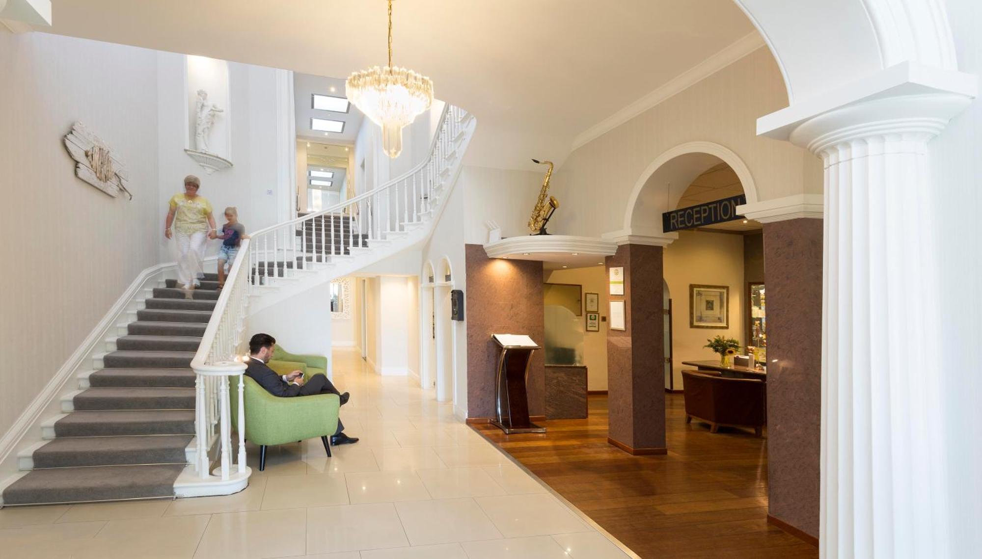 โรงแรมซาวอย Saint Helier ภายนอก รูปภาพ